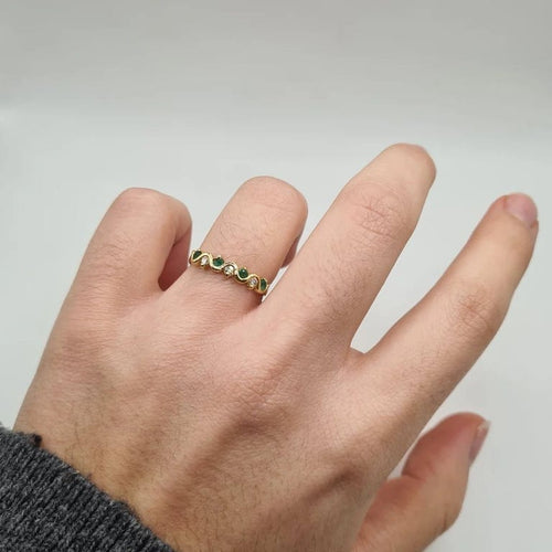 Bague 51 Demi-alliance or jaune, diamants et émeraudes 58 Facettes