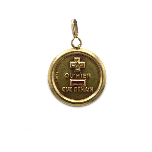 Pendentif Augis - Médaille d’amour L’Essentielle en or jaune 750, diamant et rubis 58 Facettes 250055SP