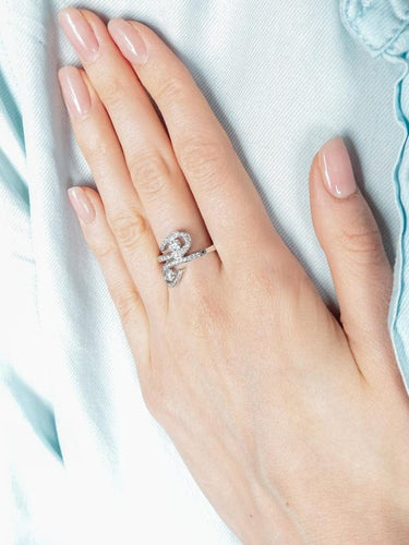 Bague 52.5 Bague en or blanc sertie de diamants entrelacés 58 Facettes 422 00279
