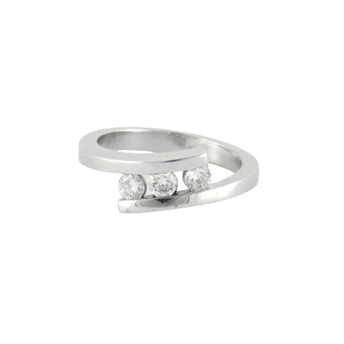 Bague 54 Bague or blanc trilogie diamants 58 Facettes