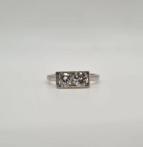 Bague 53.5 Bague or blanc sertie de 2 diamants anciens 58 Facettes