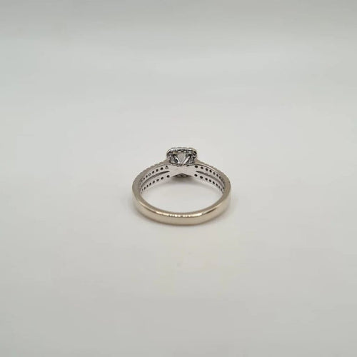 Bague 53 Bague or blanc 14 carats sertie d’un diamant rond & pavage diamants naturels 58 Facettes
