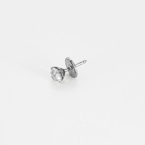 Boucles d'oreilles Paire de Boutons d'oreilles en or blanc et diamants 58 Facettes 58FC134