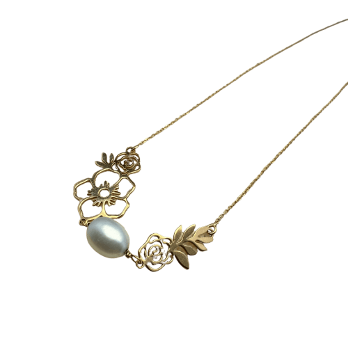 Collier Collier floral avec perle en or jaune 18 carats 58 Facettes 250017