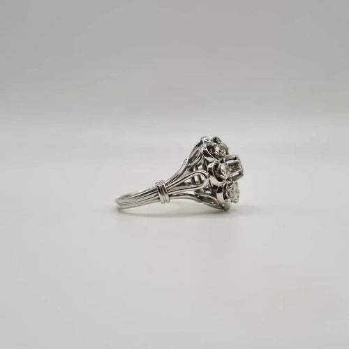 Bague 56 Bague fleur platine diamants 58 Facettes