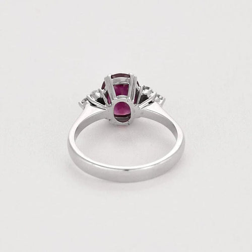 Bague 54 Bague - Rubis ovale et diamants en or blanc 18k 58 Facettes LJ25-302