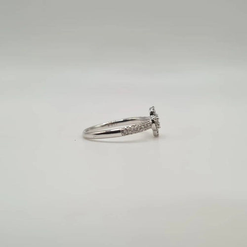Bague 53 Bague fleur or blanc sertie de diamants 58 Facettes