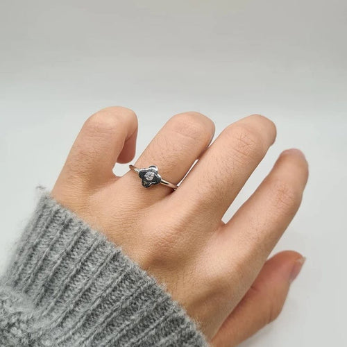 Bague 54 Bague fleur or blanc 18 carats sertie d’un diamant 58 Facettes