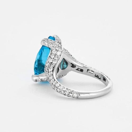 Bague 52 Bague taille poire en or gris 18k, topaze bleue et diamants 58 Facettes LJ12