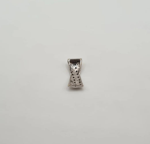 Pendentif Pendentif or blanc serti de diamants blancs et noirs 58 Facettes