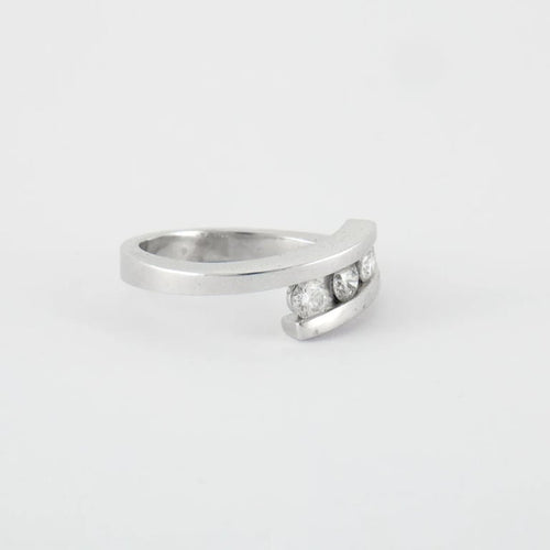 Bague 54 Bague or blanc trilogie diamants 58 Facettes