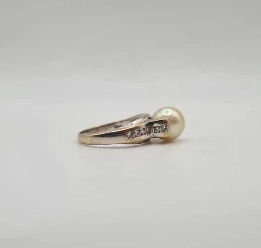 Bague 54.5 Bague or blanc sertie d’une perle de culture et diamants 58 Facettes