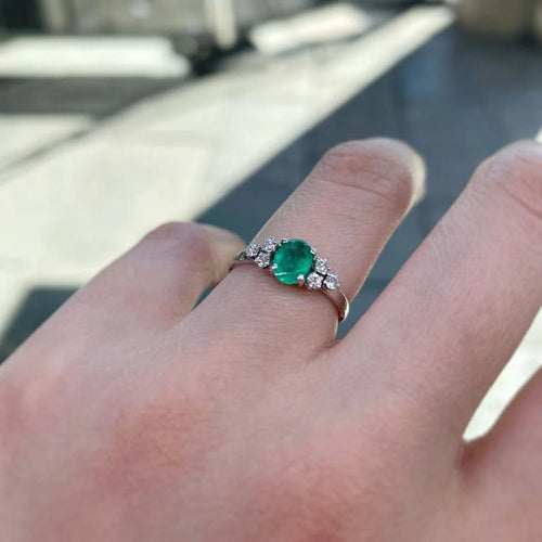 Bague 51 Bague - Or blanc, Diamants & Emeraude 58 Facettes 250111R