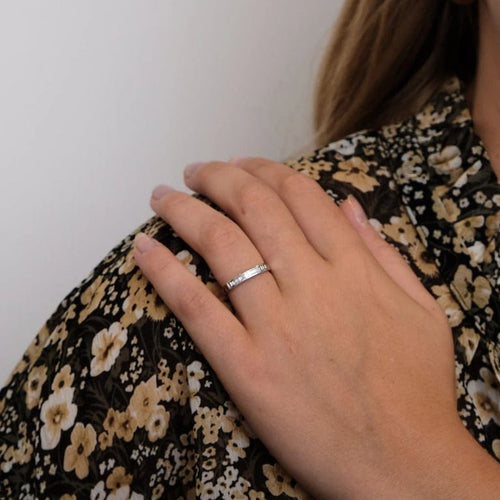 Bague 54 Bague en or blanc & diamants 58 Facettes