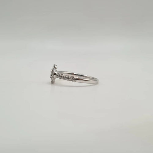 Bague 53 Bague fleur or blanc sertie de diamants 58 Facettes