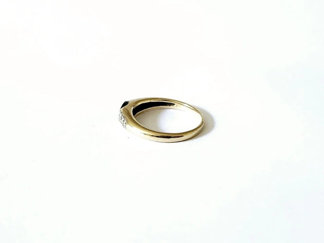 Bague 56 Bague or jaune, saphir et diamants 58 Facettes