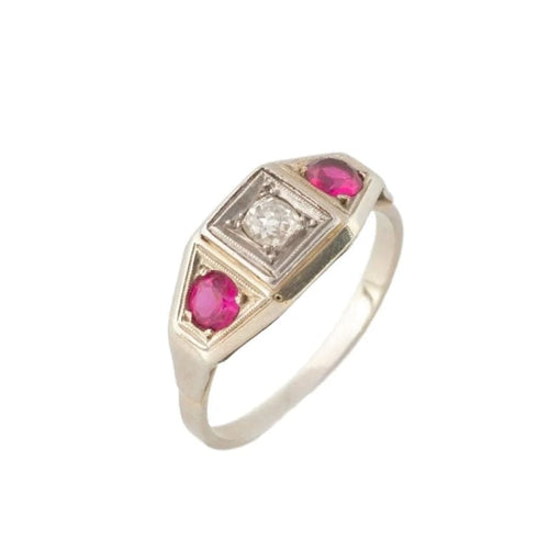 Bague 57 Bague art déco, platine rubis et diamants 58 Facettes