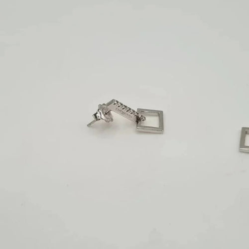 Boucles d'oreilles Boucles d’oreilles carrées or blanc 18 carats serties de diamants 58 Facettes