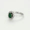 Bague 53 Bague marguerite en or blanc 18K, émeraude et diamants 58 Facettes 58FC162