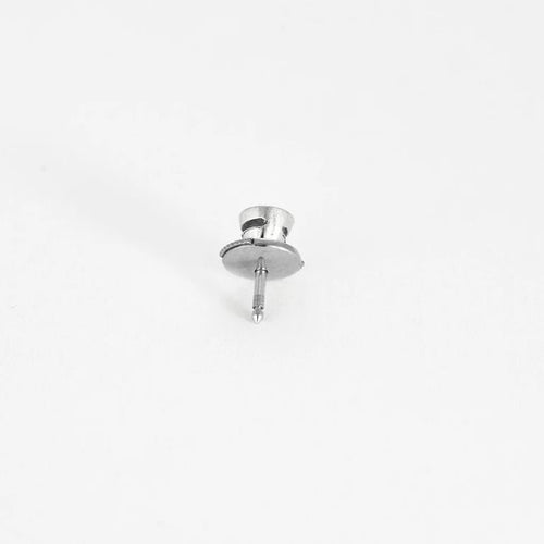 Boutons d'oreilles en or blanc et diamants 58 Facettes 58FC135