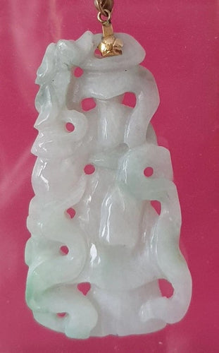 Pendentif Pendentif en jade néphrite sculpté 58 Facettes R 1645  Moe