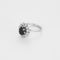 Bague 52.5 Bague marguerite en or blanc, saphir et diamants 58 Facettes DIE1840