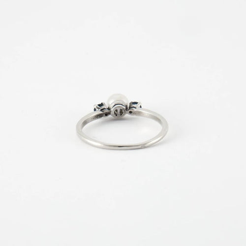 Bague 53 Bague en or blanc, diamants & perle 58 Facettes