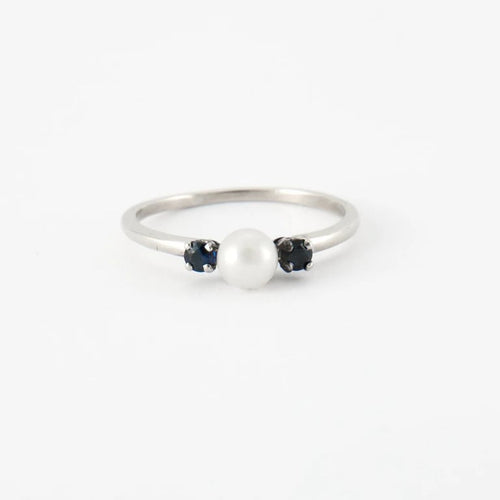 Bague 53 Bague en or blanc, diamants & perle 58 Facettes
