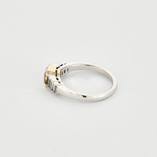 Bague 54,5 Bague diamant jaune taille carré en or jaune et blanc et diamants 58 Facettes LJ26