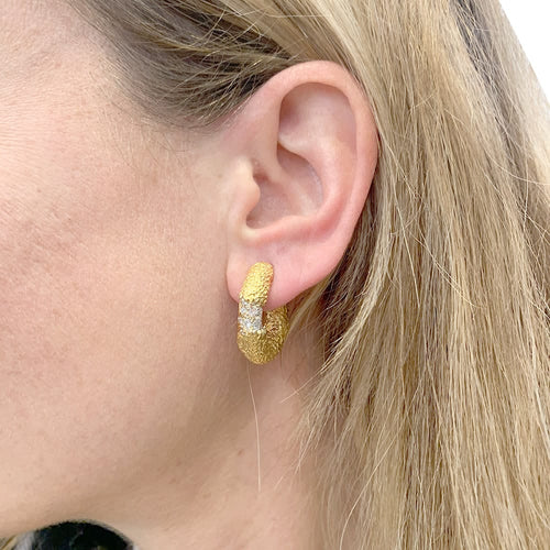 Boucles d'oreilles M. Gérard - Boucles d’oreilles créoles en or jaune et diamants 58 Facettes 32228