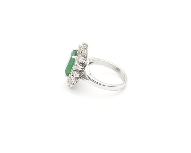 Bague Bague en or blanc 18 ct avec émeraude 2,81 ct et diamants 58 Facettes 13755
