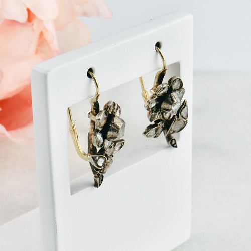 Boucles d'oreilles Boucles d’oreilles pendantes géorgiennes - Motif floral en or 14 carats et diamants taille rose 58 Facettes 180
