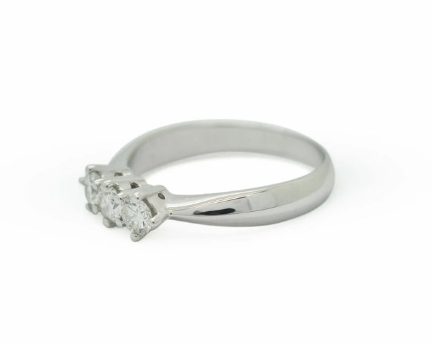Bague Bague trilogie en or blanc 18 kt et diamants 0,43 ct 58 Facettes 7320