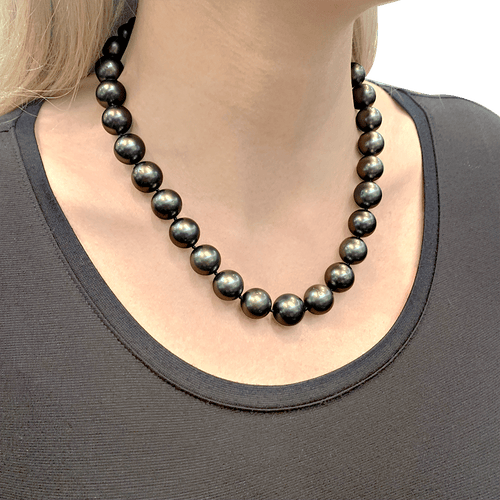 Collier Collier en or blanc 750 avec perles de Tahiti et diamants 58 Facettes 34083