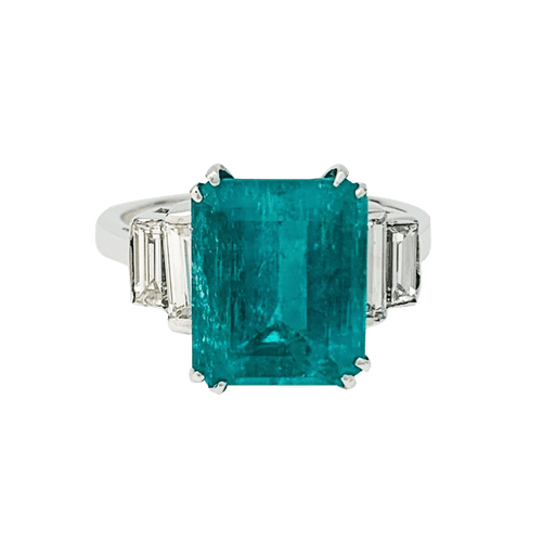 Bague 54 Bague en or blanc 750 avec émeraude 5,90 ct et diamants 58 Facettes 30684