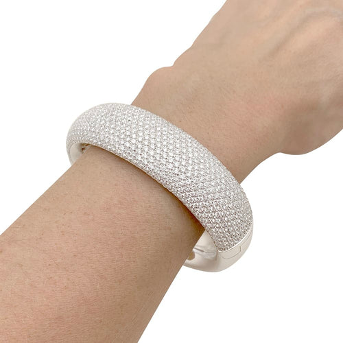 Bracelet Bracelet jonc en or blanc 750 pavé de diamants 58 Facettes 34080