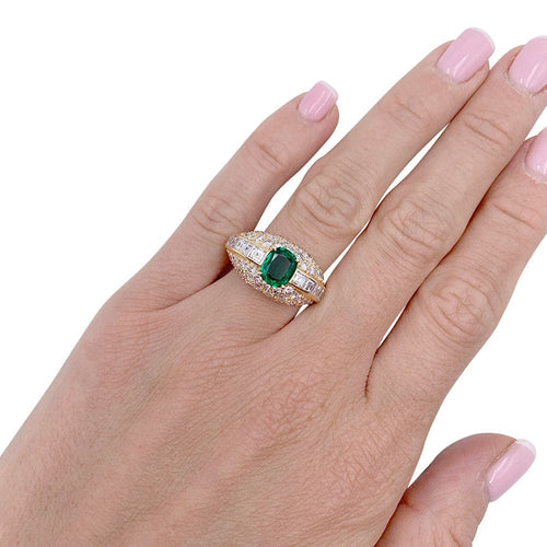 Bague 54 Bague en or jaune sertie d’une émeraude coussin et diamants 58 Facettes 32324