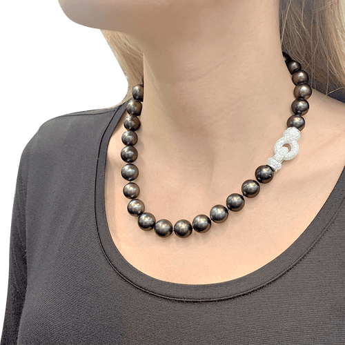 Collier Collier en or blanc 750 avec perles de Tahiti et diamants 58 Facettes 34083