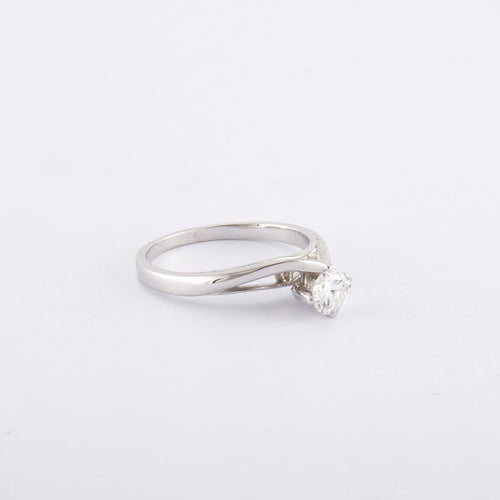 Bague 53 / Blanc/Gris / Or 750 Bague Solitaire Torsadée Diamant 0.38 carat 58 Facettes 180066R