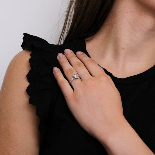 Bague 50 TIFFANY & CO - Bague Soleste Diamant taille coussin 58 Facettes DV0194-1