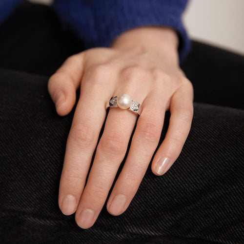 Bague 59 / Blanc/Gris / Or 750 Bague perle et diamants 58 Facettes 120085R