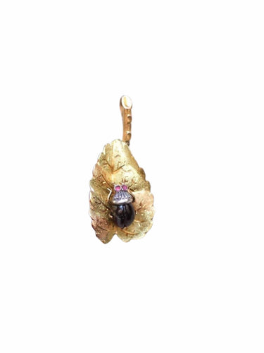 Pendentif Pendentif feuille et insecte ancien en or et grenat 58 Facettes