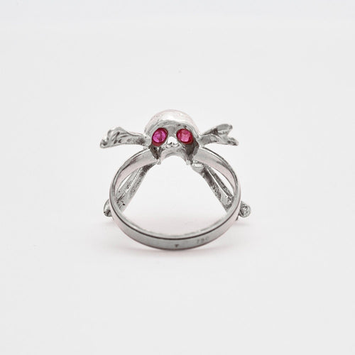 Bague Bague d'homme "Tête de Mort" en or gris et rubis 58 Facettes DV0545-1