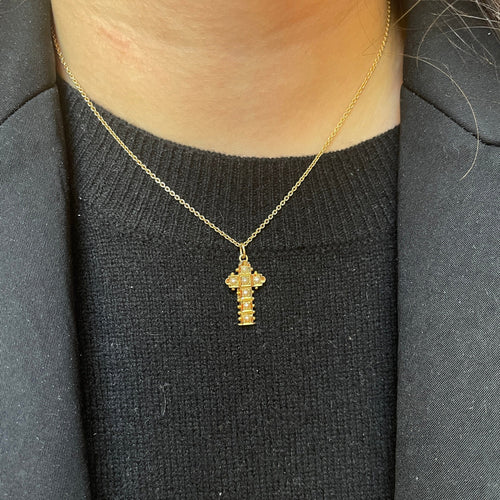 Pendentif Pendentif croix en or et perles fines 58 Facettes 163