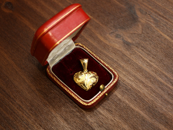 Pendentif Pendentif vintage cœur en or jaune 58 Facettes ZZ