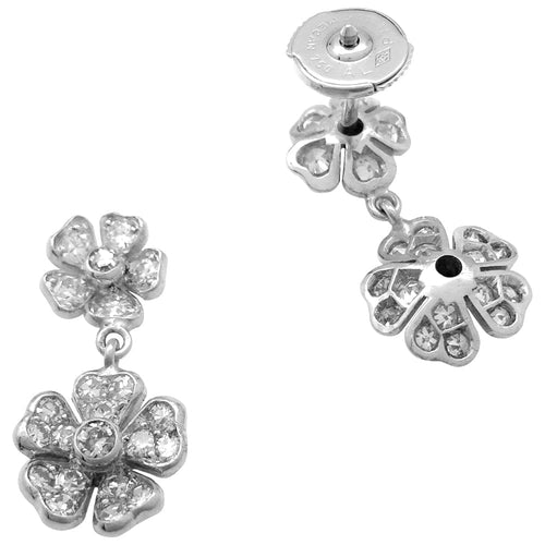 Boucles d'oreilles Paire de boucles d'oreilles pendantes motif fleurs en or blanc, diamants. 58 Facettes 27679