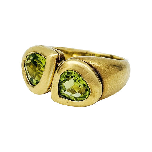 Bague 52 Bague toi et moi en or jaune et péridots. 58 Facettes 30392
