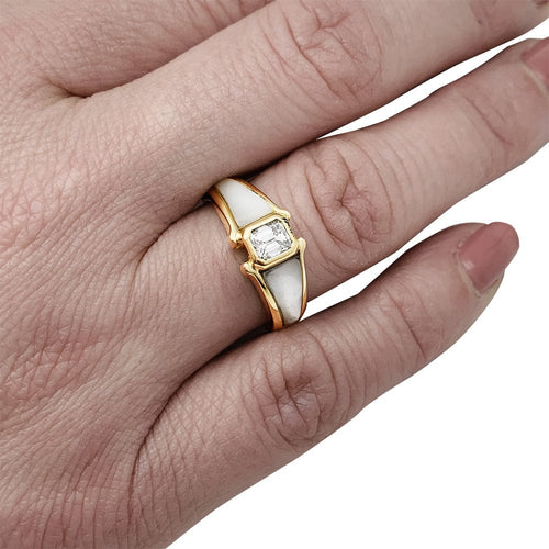 Bague 52 Bague Chaumet en or jaune, diamant et nacre. 58 Facettes 30393