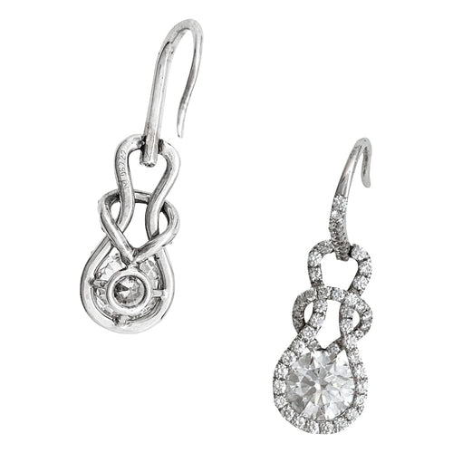 Boucles d'oreilles Boucles d'oreilles "Noeud d'Héraclès" en or blanc et diamants. 58 Facettes 29979