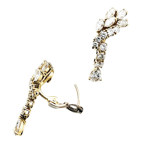 Boucles d'oreilles Boucles d'oreilles pendantes en or jaune et diamants. 58 Facettes 30531